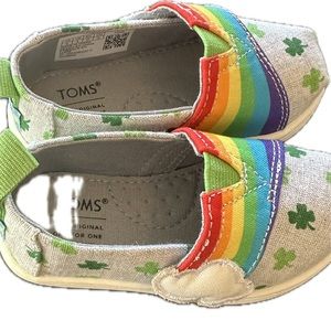 Tom’s Tiny Alpargata | Drizzle Grey Chambray Lucky Clover print | baby size 5